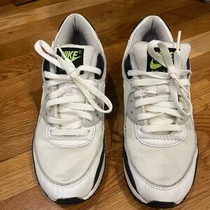 Men’s Size 9 Nike Air Max 90 Shoes